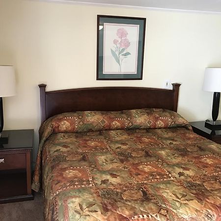 Royale Coach Motor Lodge Hampton Exterior photo