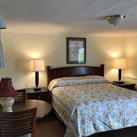 Royale Coach Motor Lodge Hampton Exterior photo