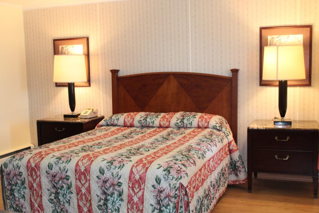 Royale Coach Motor Lodge Hampton Exterior photo