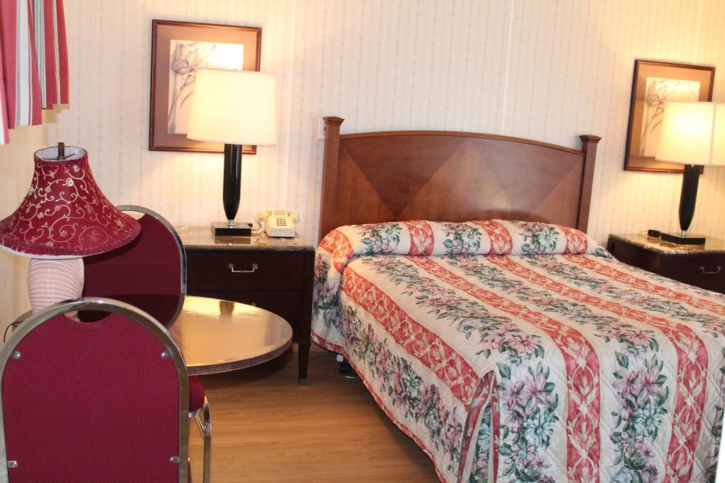 Royale Coach Motor Lodge Hampton Exterior photo