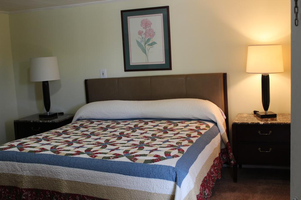 Royale Coach Motor Lodge Hampton Exterior photo